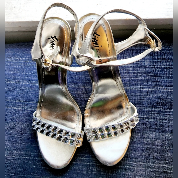 FIONI NIGHT NEW SZ 8.5 M SILVER RHINESTONES ANKLE STRAP HIGH HEEL SANDALS￼be - Picture 1 of 9